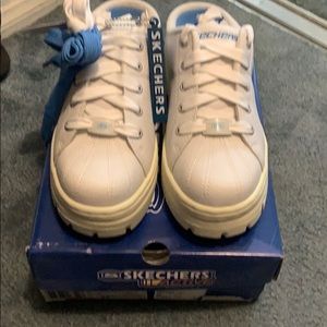 BNWB Sketchers slip on tennis